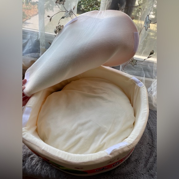 Brand New Dog/Cat Bed With Lid - Picture 4 of 5